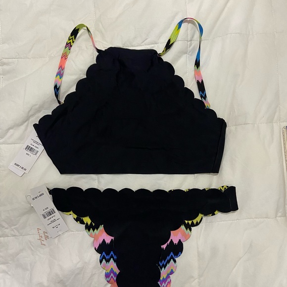 Pilyq Reversible Seamless Wave 2 PC. Bathing Suit.  Large top bottom is Medium. - Picture 5 of 5